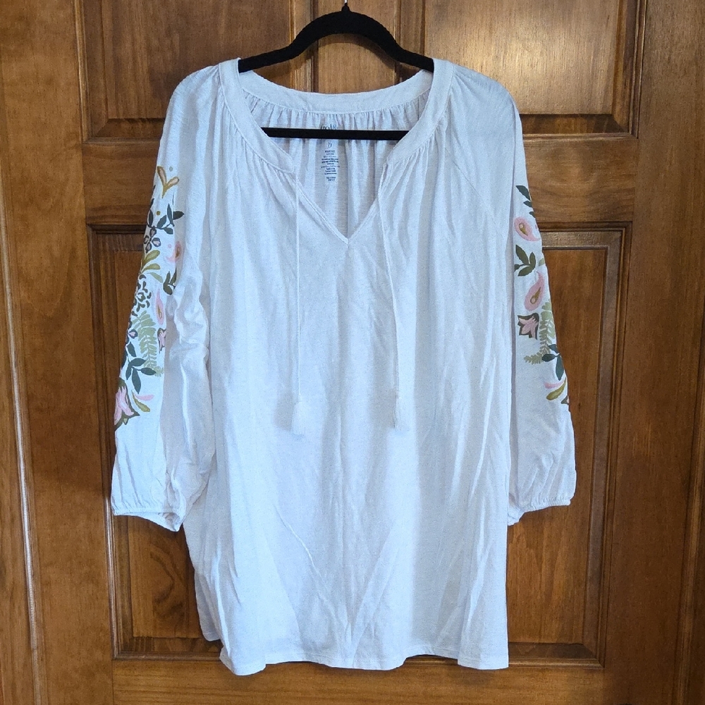 NWT Croft And Barrow White Floral Pattern Women's Top Size 2